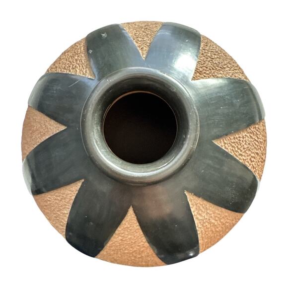 Vintage Hand Carved South American Brown Tan Pottery Vase - Picture 6 of 11